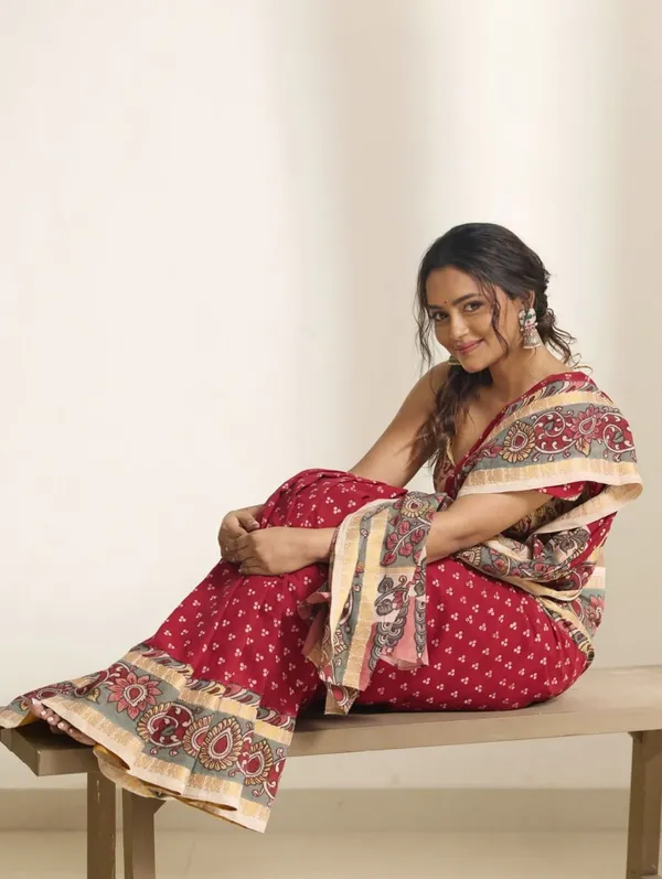 Saree_With_Unstitched_Blouse_For_Women