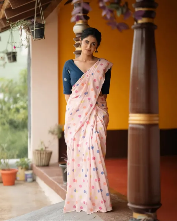 linen_Saree_With_Unstitched_Blouse_For_Women