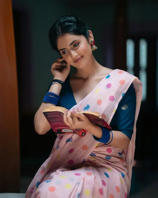 linen_Saree_With_Unstitched_Blouse_For_Women