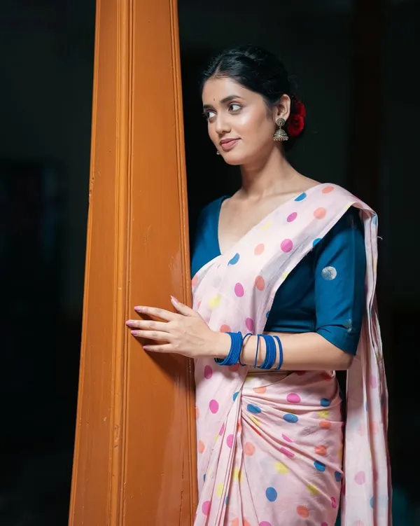 linen_Saree_With_Unstitched_Blouse_For_Women
