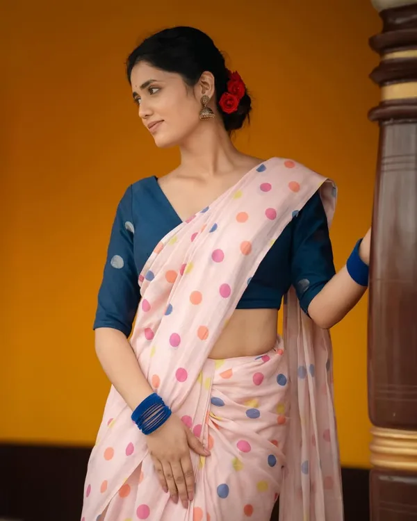 linen_Saree_With_Unstitched_Blouse_For_Women