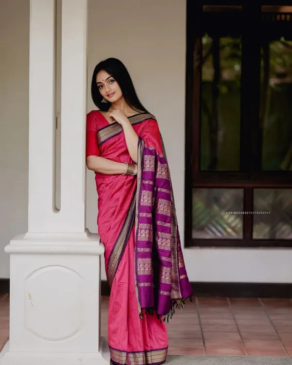 Saree_With_Unstitched_Blouse_For_Women