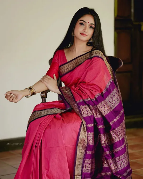 Saree_With_Unstitched_Blouse_For_Women