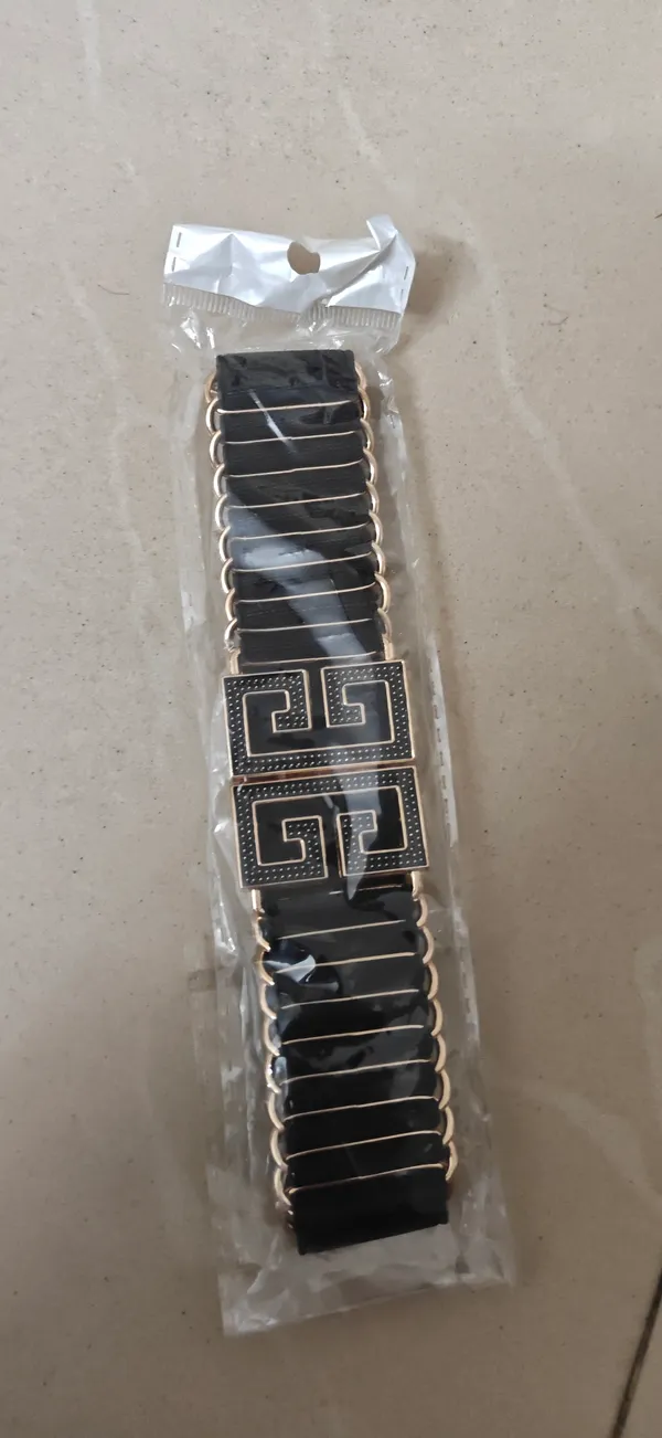 Black_Metal_Stretch_Belt_With_Ornate_Buckle_For_Women