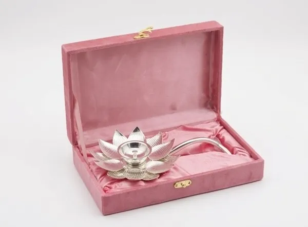 Silver_Iron_Lotus_Shaped_Diya_With_Handle