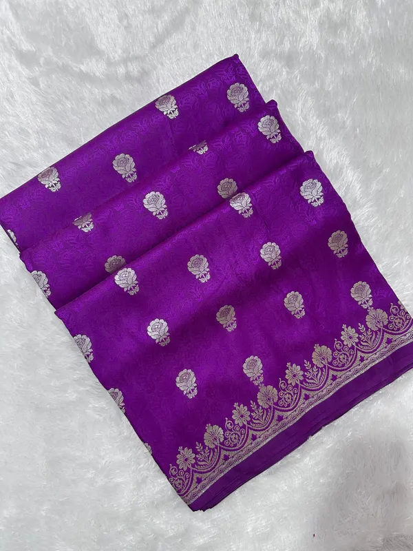 Premium_Purplish_Pink_Katan_Banarasi_Silk_Saree_With_Silver_Zari_Floral_Buta_Traditional_Wedding_Festive_Wear