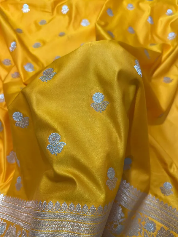 Premium_Yellow_Banarasi_Silk_Saree_With_Rich_Gold_Silver_Double_Zari_Weaving