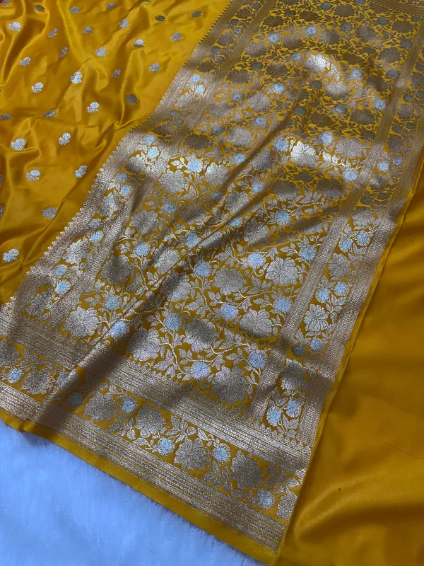 Premium_Yellow_Banarasi_Silk_Saree_With_Rich_Gold_Silver_Double_Zari_Weaving