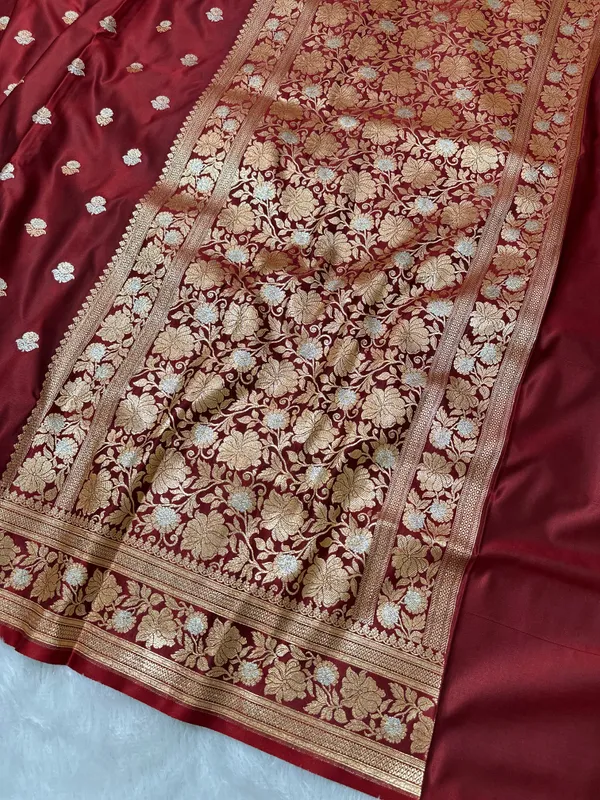 Premium_Maroon_Banarasi_Silk_Saree_With_Rich_Gold_Silver_Double_Zari_Weaving