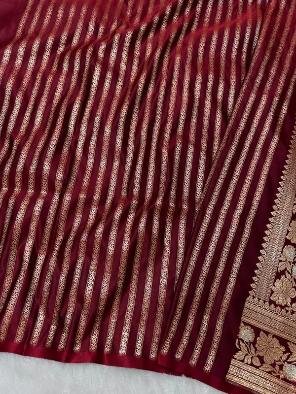 Premium_Maroon_Banarasi_Silk_Saree_With_Rich_Gold_Silver_Double_Zari_Weaving