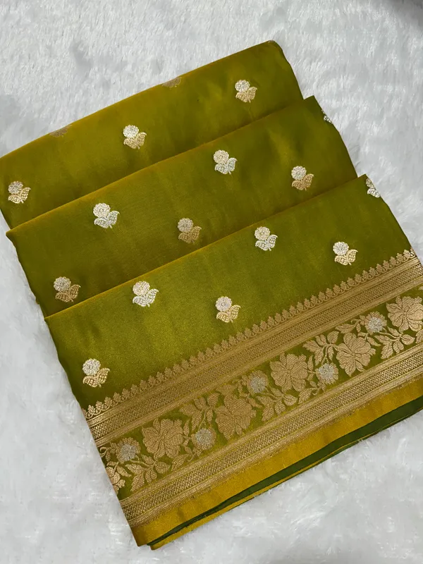 Premium_Moss_Green_Banarasi_Silk_Saree_With_Rich_Gold_Silver_Double_Zari_Weaving
