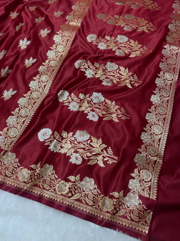 Premium_Dark_Maroon_Banarasi_Silk_Saree_With_Rich_Gold_Silver_Double_Zari_Weaving