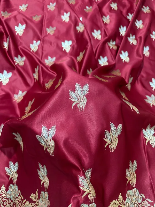 Premium_Dark_Maroon_Banarasi_Silk_Saree_With_Rich_Gold_Silver_Double_Zari_Weaving