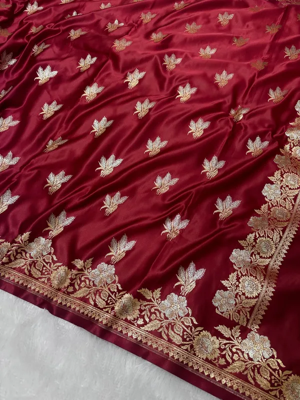 Premium_Dark_Maroon_Banarasi_Silk_Saree_With_Rich_Gold_Silver_Double_Zari_Weaving
