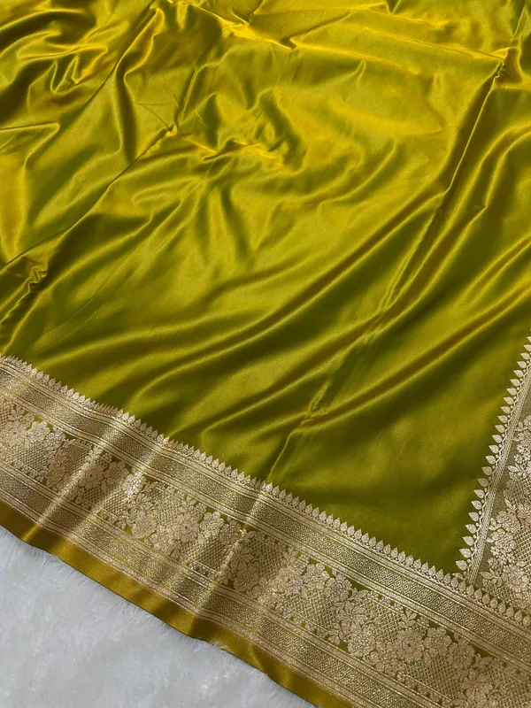 Luxury_Mehendi_Green_Plain_Silk_Saree_With_Rich_Banarasi_Border