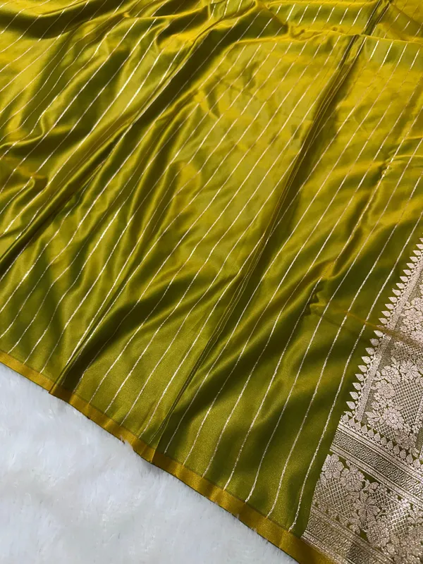Luxury_Mehendi_Green_Plain_Silk_Saree_With_Rich_Banarasi_Border