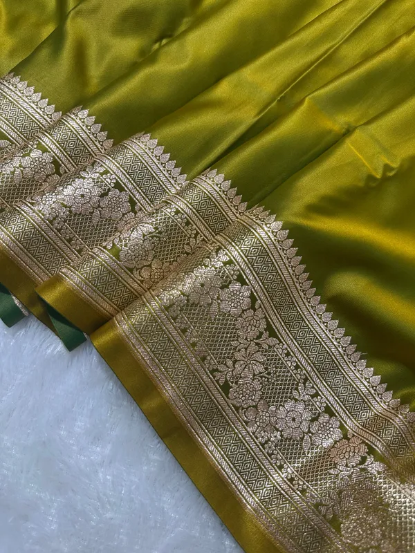 Luxury_Mehendi_Green_Plain_Silk_Saree_With_Rich_Banarasi_Border