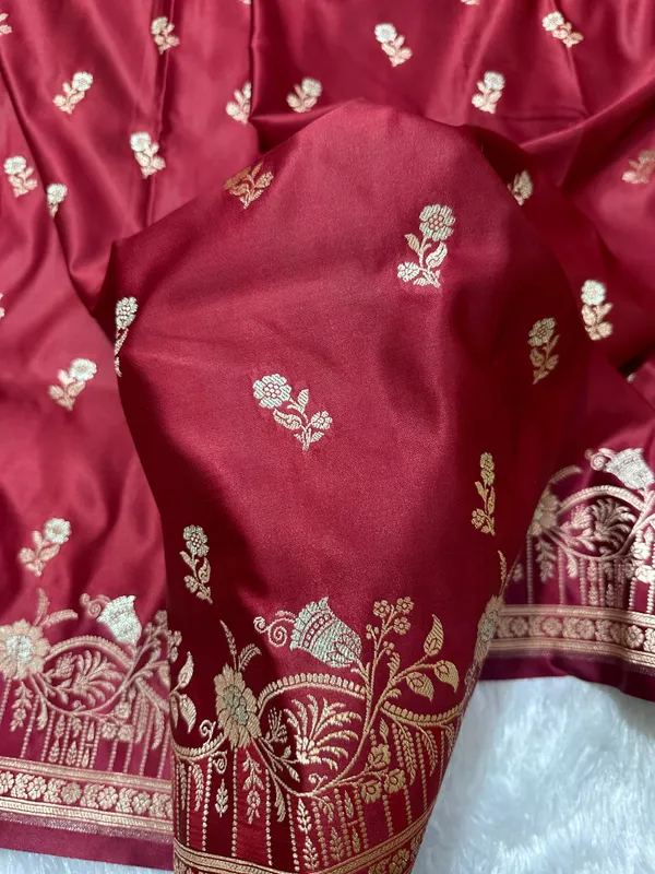 Premium_Maroon_Silk_Saree_With_Elegant_Double_Zari_Buti_Border