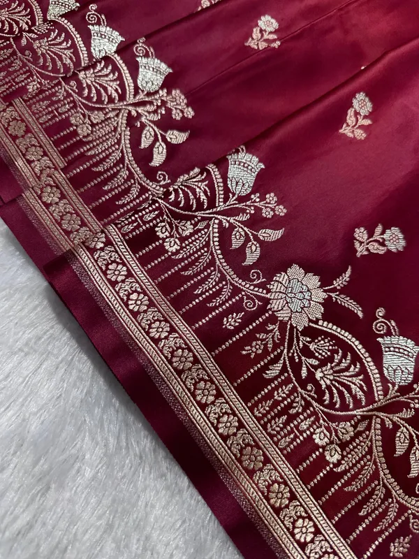 Premium_Maroon_Silk_Saree_With_Elegant_Double_Zari_Buti_Border