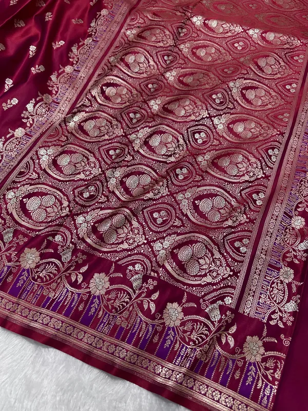 Premium_Magenta_Silk_Saree_With_Elegant_Double_Zari_Buti_Border