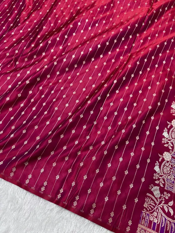 Premium_Magenta_Silk_Saree_With_Elegant_Double_Zari_Buti_Border