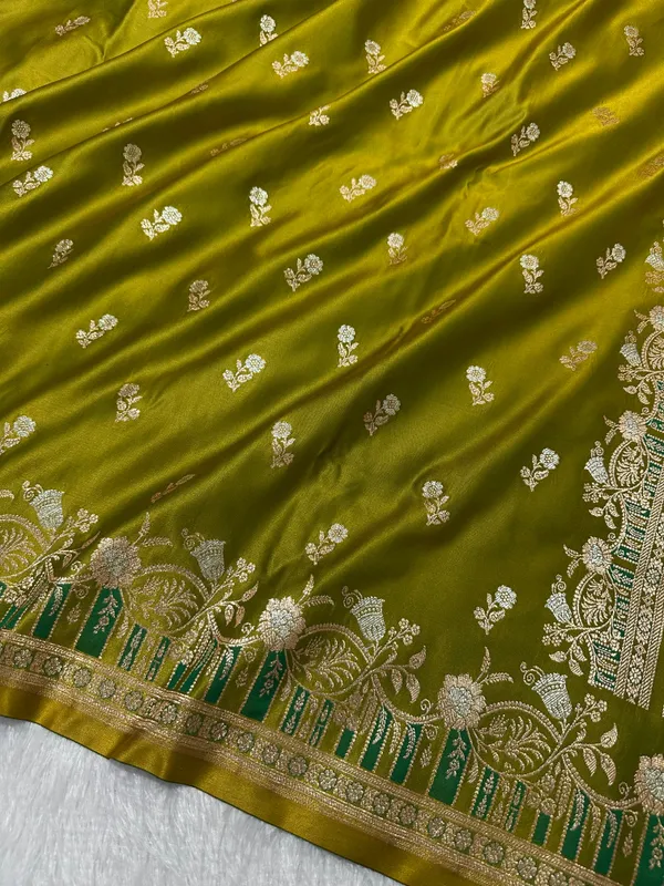 Premium_Mehndi_Green_Banarasi_Silk_Saree_With_Elegant_Double_Zari_Buti_Border