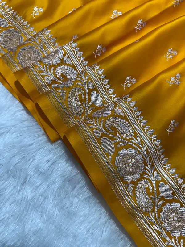 Royalgold_Yellow_Banarasi_Saree_With_Woven_Buti