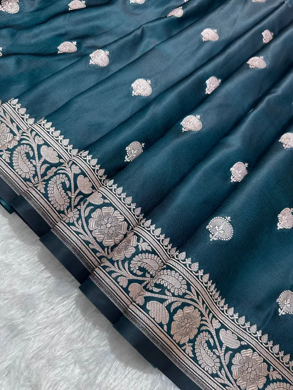 Royal_Ocean_Emerald_Banarasi_Silk_Saree