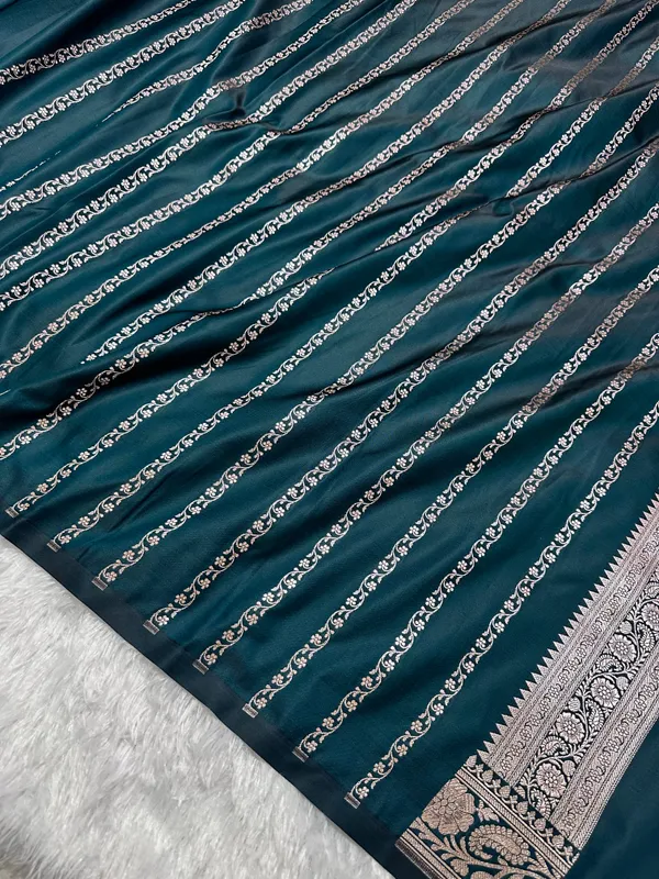 Royal_Ocean_Emerald_Banarasi_Silk_Saree
