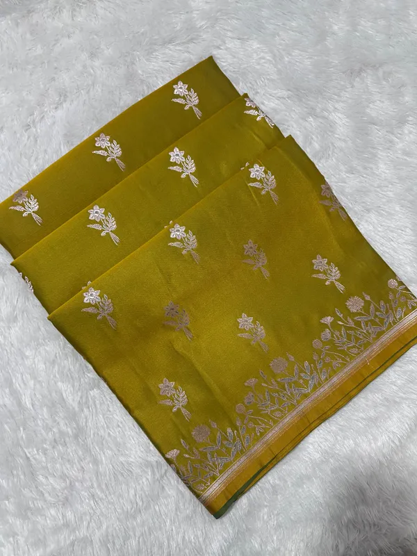 Elegant_Mustard_Gold_Banarasi_Silk_Saree