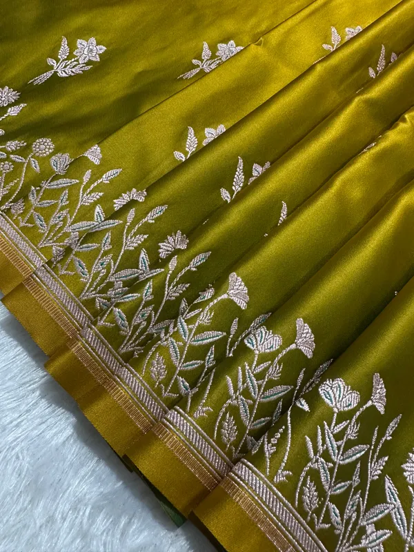 Elegant_Mustard_Gold_Banarasi_Silk_Saree