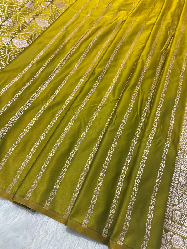 Elegant_Mehndi_Green_Banarasi_Silk_Saree