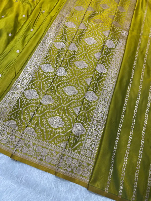Elegant_Mehndi_Green_Banarasi_Silk_Saree