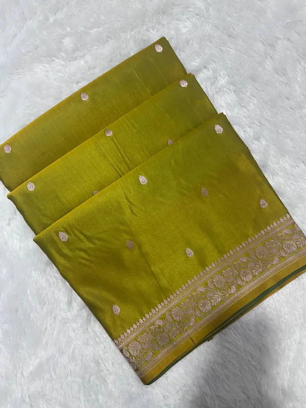 Elegant_Mehndi_Green_Banarasi_Silk_Saree