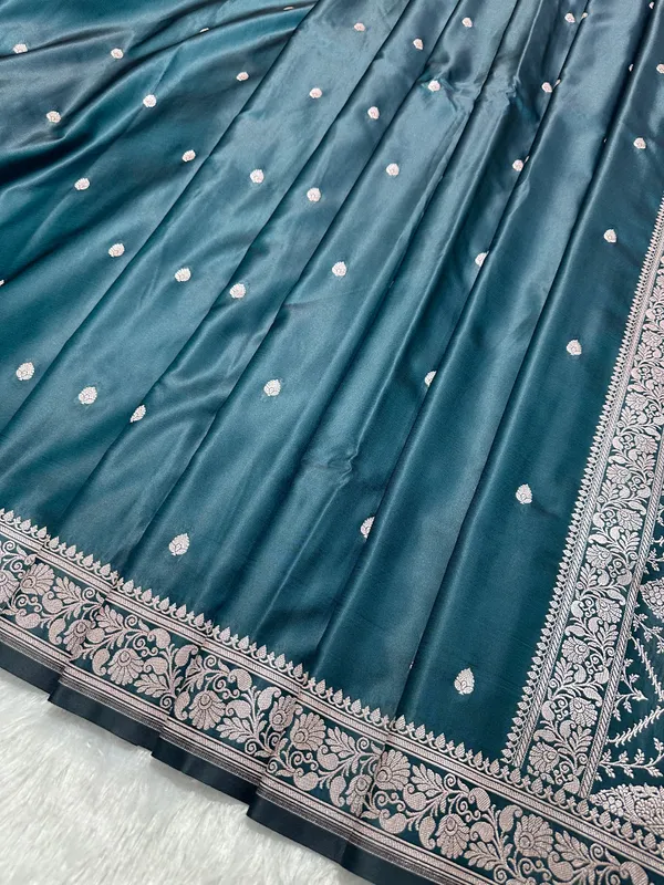 Luxurious_Deep_Teal_Banarasi_Silk_Saree