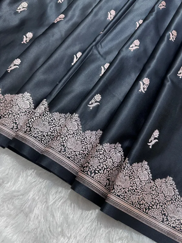 Luxurious_Midnight_Black_Banarasi_Silk_Saree