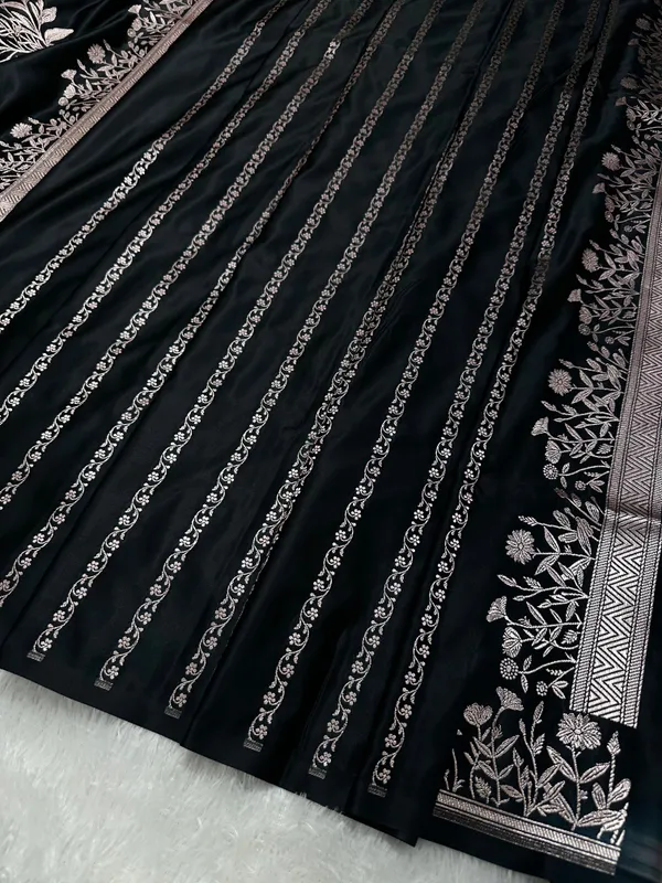 Premium_Black_Banarasi_Silk_Saree_With_Elegant_Double_Zari_Buti_Border