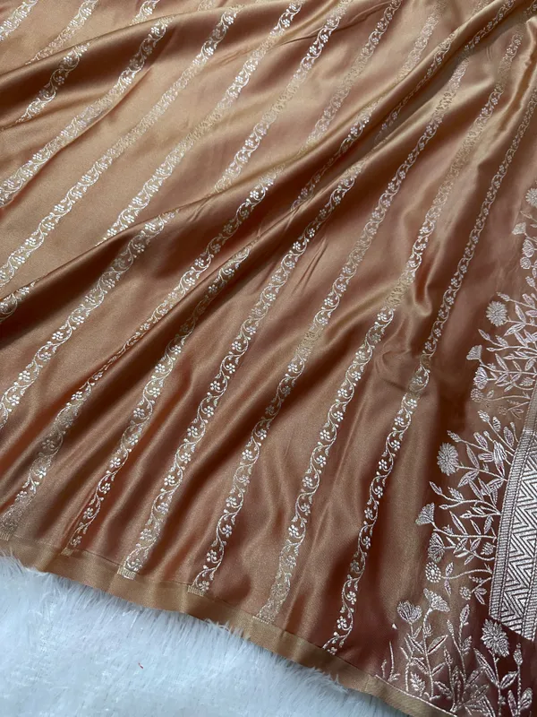 Premium_Dusty_Rose_Banarasi_Silk_Saree_With_Elegant_Double_Zari_Buti_Border