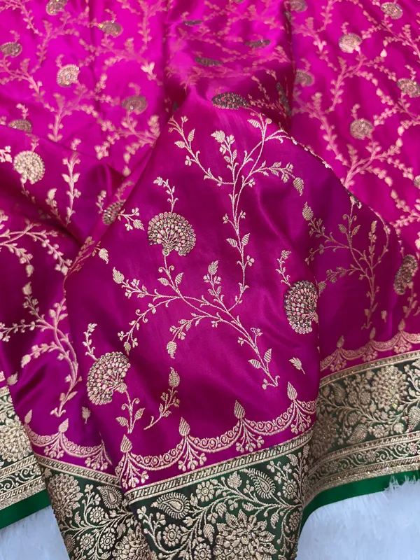 Vibrant_Rani_Pink_And_Deep_Purple_Silk_Banarasi_Saree_With_Multi_Color_Ganga_Jamuna_Border_And_Copper_Zari_Floral_Jaal