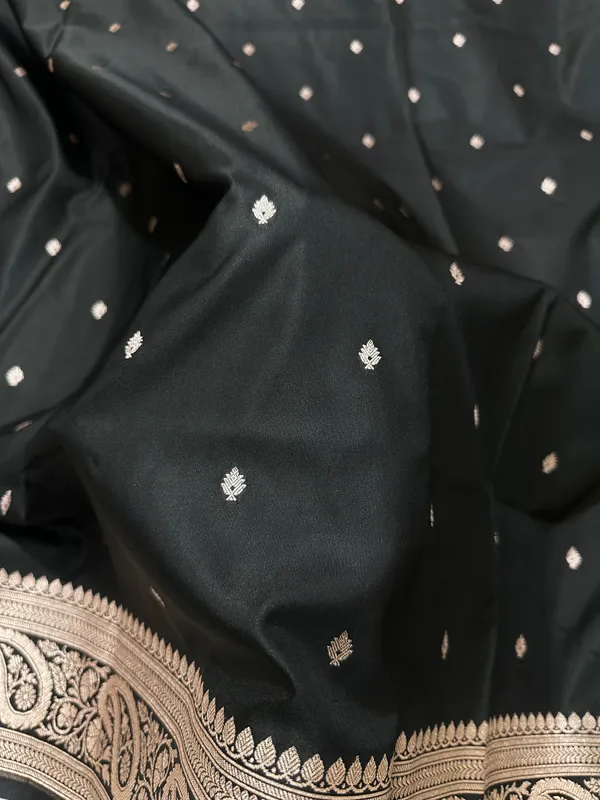 Black_Katan_Silk_Banarasi_Saree_With_Traditional_Paisley_Border_And_Subtle_Copper_Zari_Micro_Butis