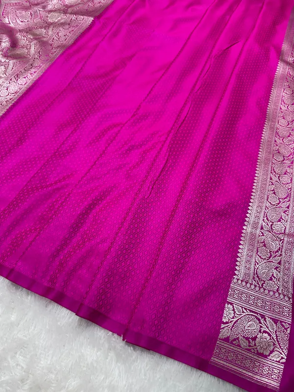 Onion_Pink_Katan_Silk_Banarasi_Saree_With_Heritage_Copper_Zari_Kalka_Bel_Border_And_Sleek_Leaf_Sprigs
