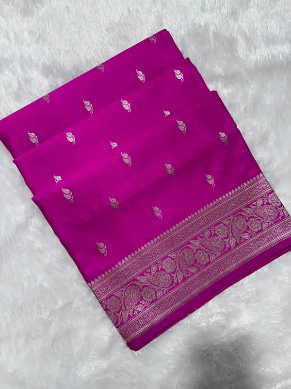 Onion_Pink_Katan_Silk_Banarasi_Saree_With_Heritage_Copper_Zari_Kalka_Bel_Border_And_Sleek_Leaf_Sprigs