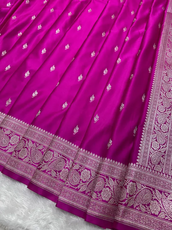 Onion_Pink_Katan_Silk_Banarasi_Saree_With_Heritage_Copper_Zari_Kalka_Bel_Border_And_Sleek_Leaf_Sprigs