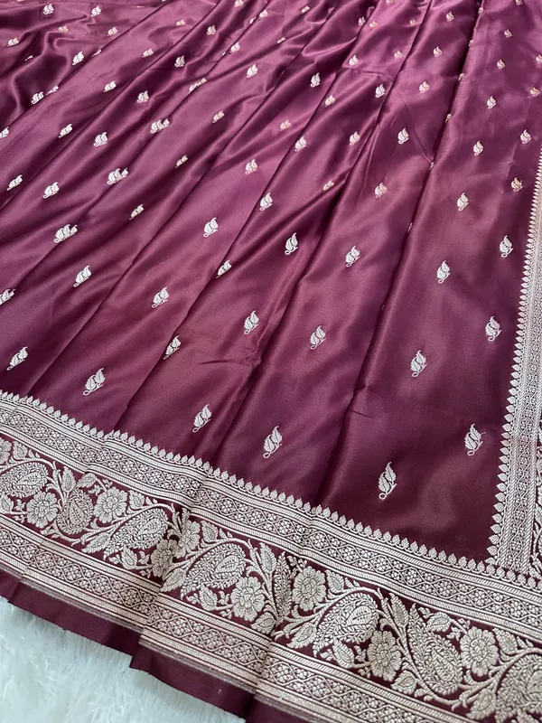 Deep_Wine_Katan_Silk_Banarasi_Saree_With_Heritage_Copper_Zari_Kalka_Bel_Border_And_Sleek_Leaf_Sprigs