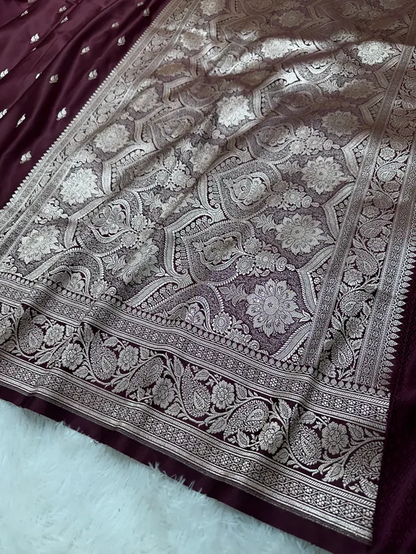 Deep_Wine_Katan_Silk_Banarasi_Saree_With_Heritage_Copper_Zari_Kalka_Bel_Border_And_Sleek_Leaf_Sprigs