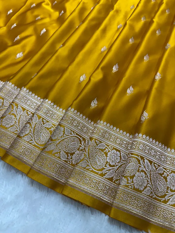 Mustard_Yellow_Katan_Silk_Banarasi_Saree_With_Classic_Copper_Zari_Kalka_Bel_Border_And_Sleek_Leaf_Sprigs