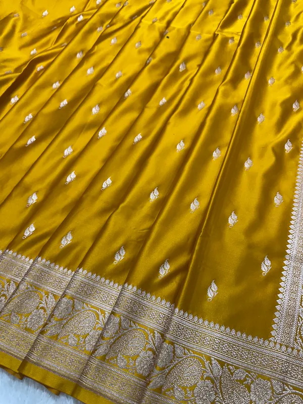 Mustard_Yellow_Katan_Silk_Banarasi_Saree_With_Classic_Copper_Zari_Kalka_Bel_Border_And_Sleek_Leaf_Sprigs