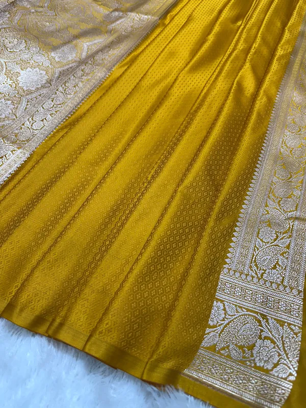 Mustard_Yellow_Katan_Silk_Banarasi_Saree_With_Classic_Copper_Zari_Kalka_Bel_Border_And_Sleek_Leaf_Sprigs