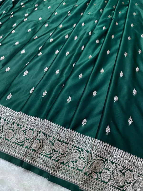 Bottle_Green_Katan_Silk_Banarasi_Saree_With_Heritage_Copper_Zari_Kalka_Bel_Border_And_Sleek_Leaf_Sprigs