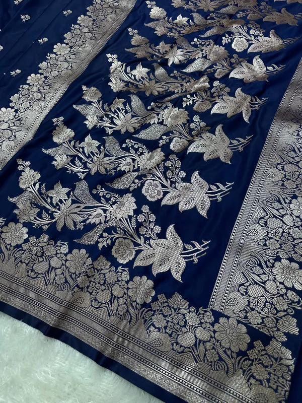 Navy_Blue_Katan_Silk_Banarasi_Saree_With_Classic_Copper_Zari_Arch_Bell_Border_And_Elegant_Floral_Sprigs